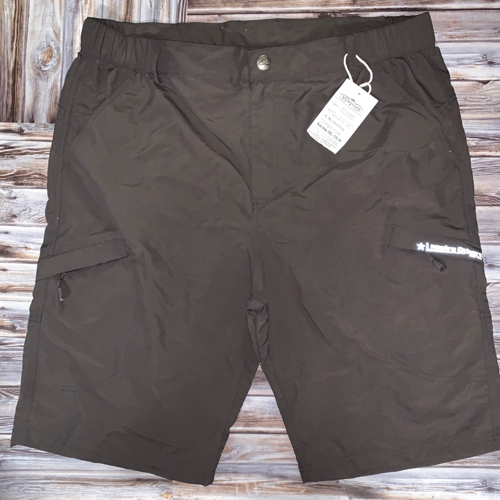 NWT Mens Outdoor Shorts With 2 extra zip pockets